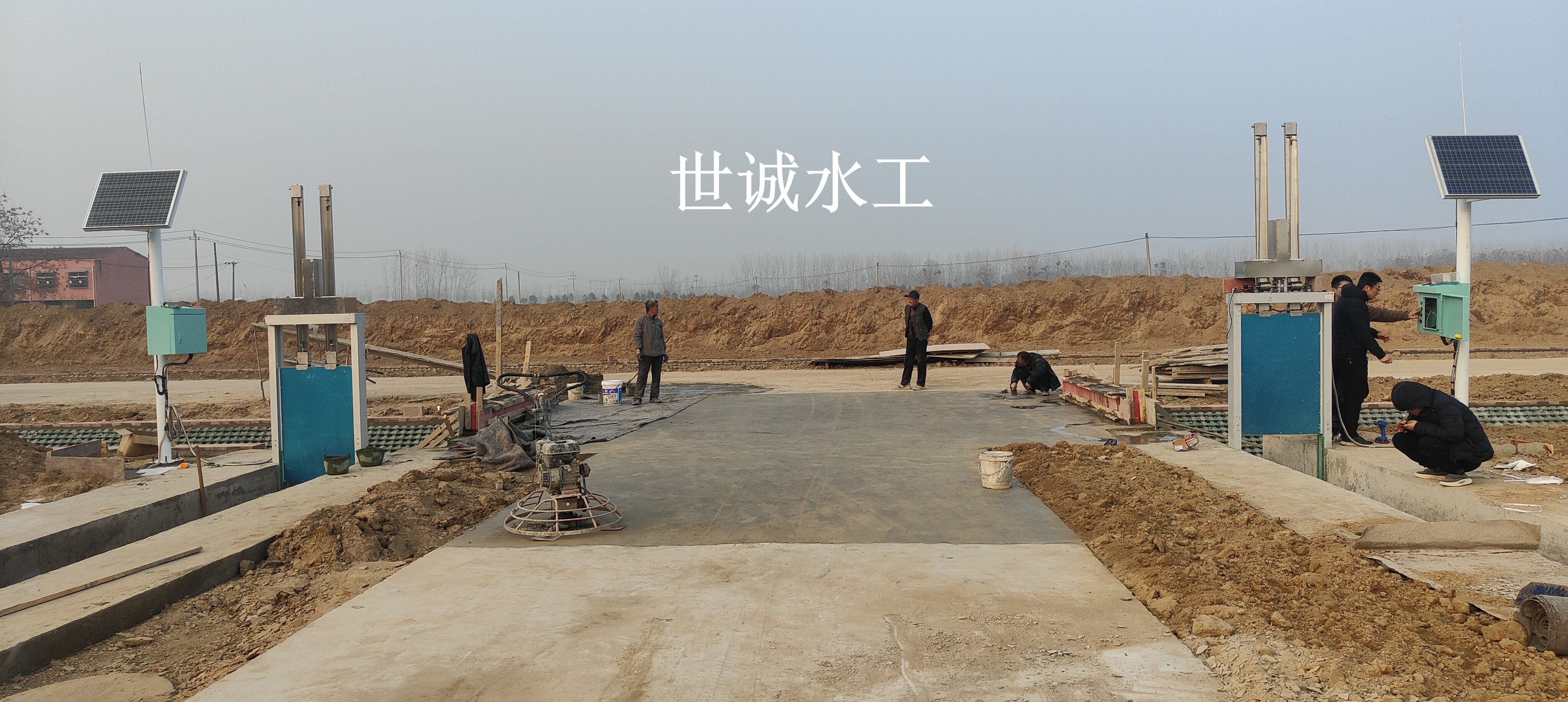 鋼索式雙吊點(diǎn)測(cè)控一體化閘門(mén)安裝